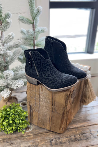 Charming Black Leopard Bootie Boots Very G   