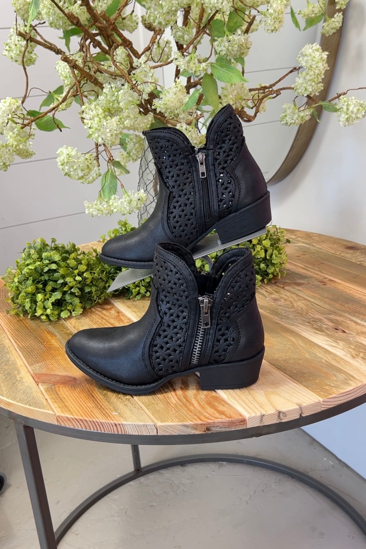 Circle g cut out booties sale