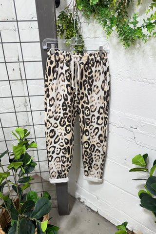 Feeling Feline Pants Beige Pants Oz