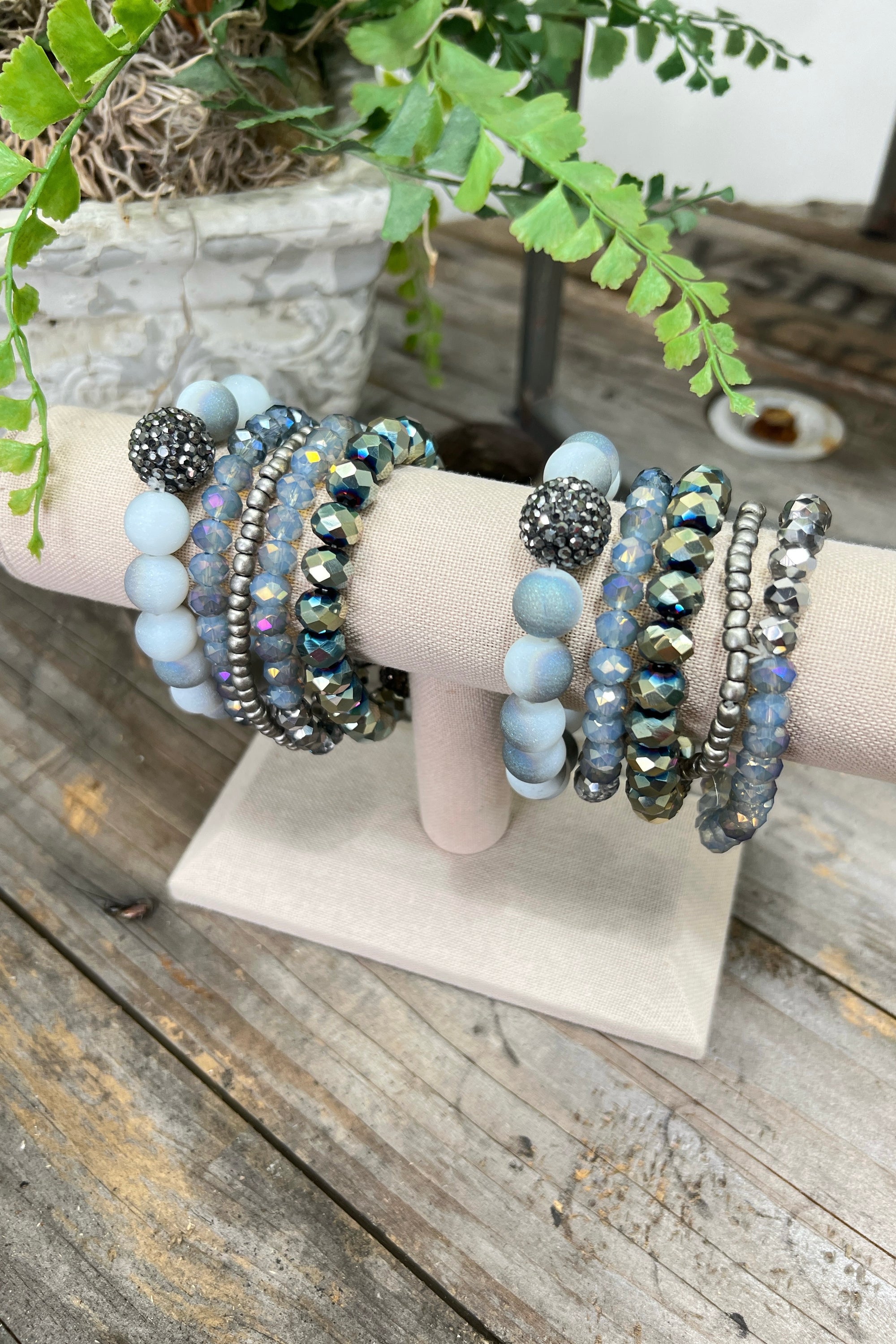 HELP] Wanting to make nice bracelets for gifts, tips on finding decent  materials? : r/jewelrymaking